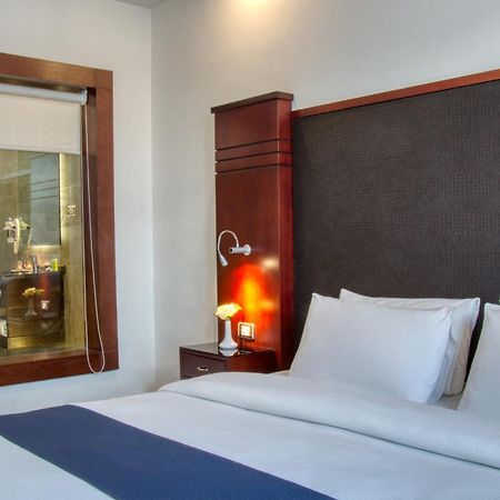 Torino Hotel Аман Екстериор снимка