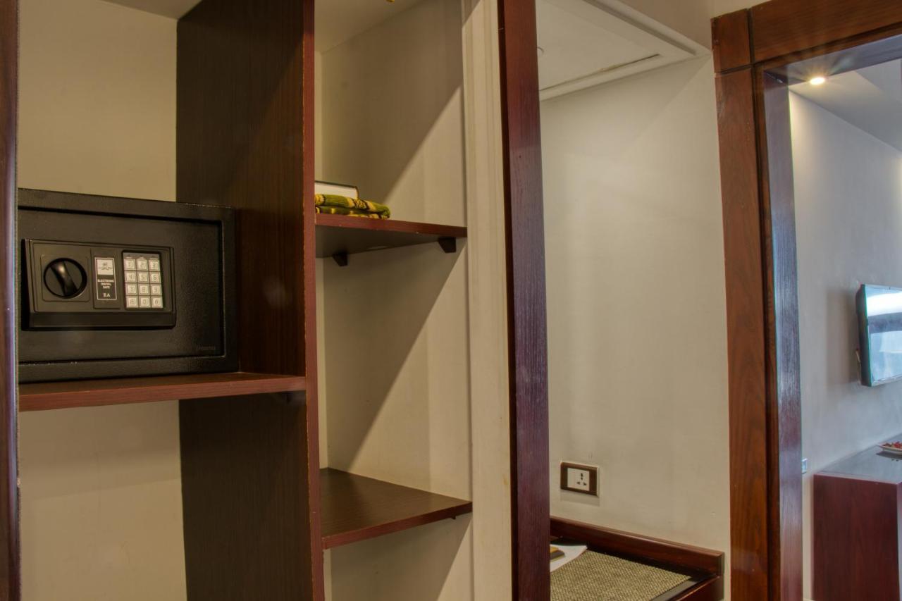 Torino Hotel Аман Екстериор снимка