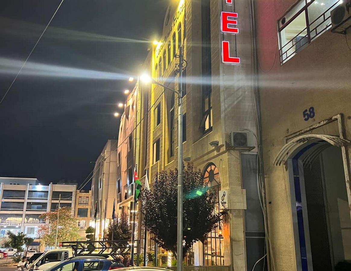 Torino Hotel Аман Екстериор снимка