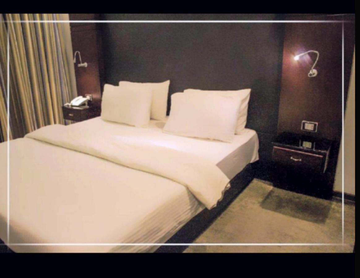 Torino Hotel Аман Екстериор снимка