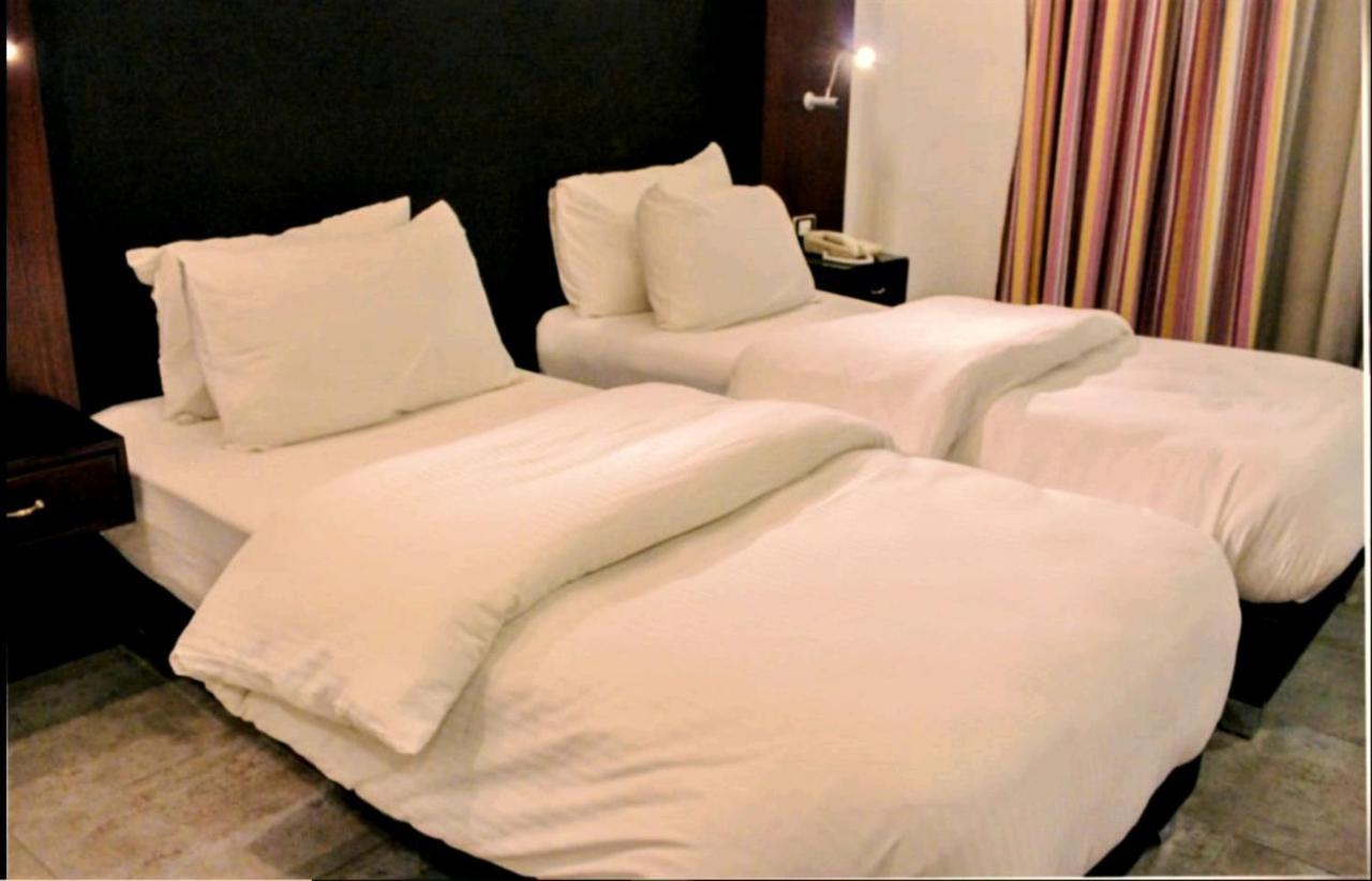 Torino Hotel Аман Екстериор снимка
