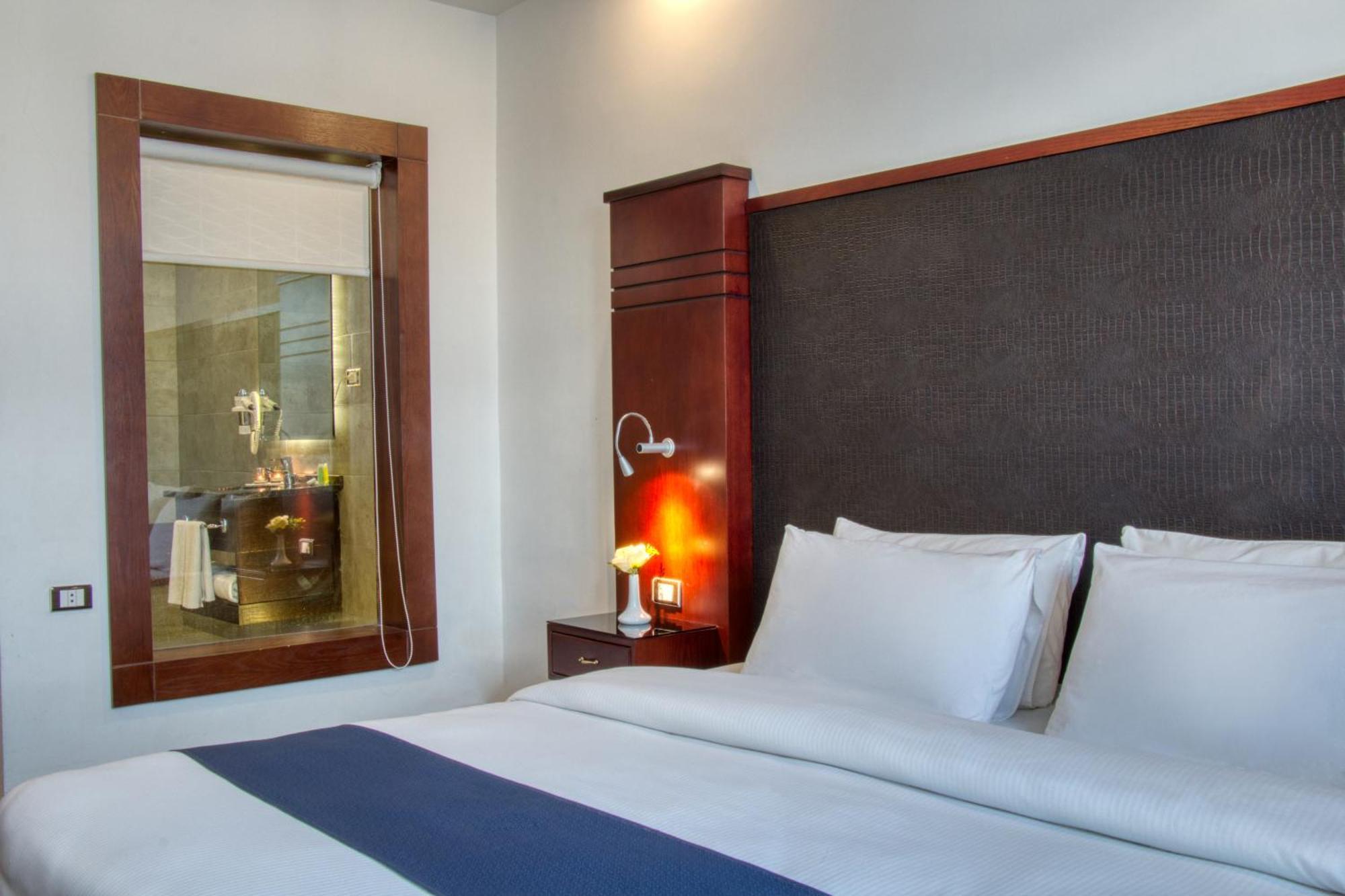 Torino Hotel Аман Екстериор снимка