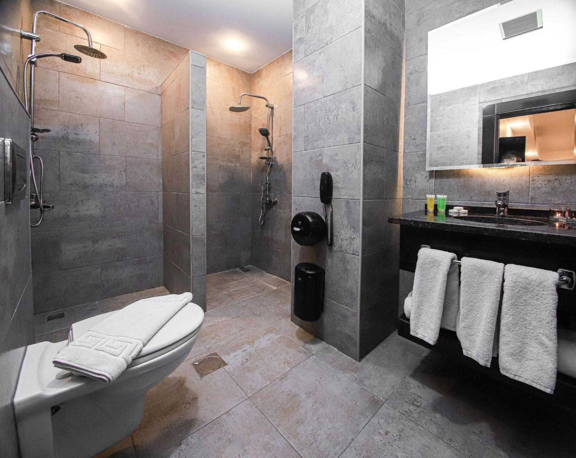 Torino Hotel Аман Екстериор снимка