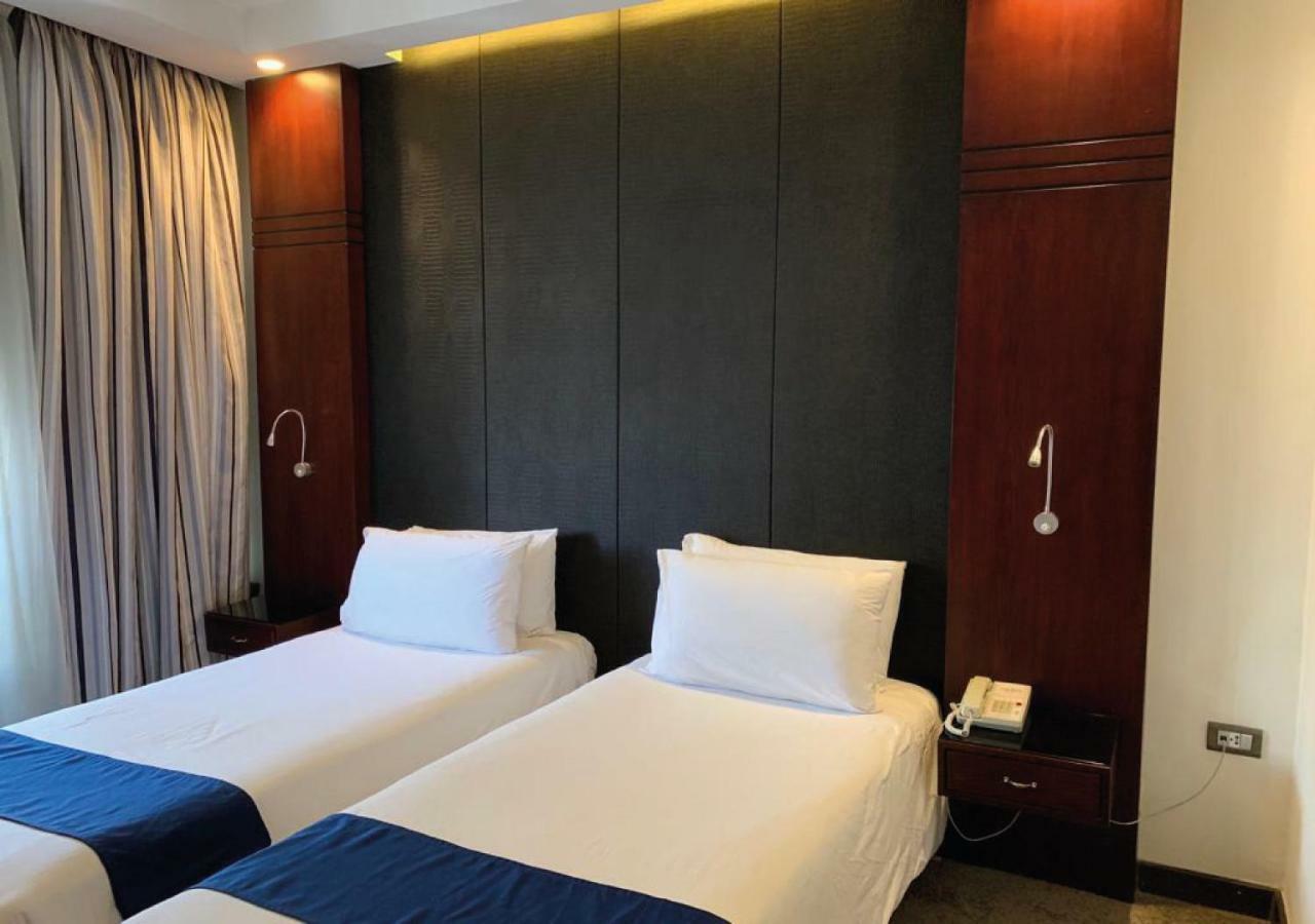 Torino Hotel Аман Екстериор снимка